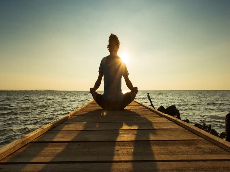 Health Tips what is the impact of meditate know the 7 benefits of meditating marathi news Health Tips : ध्यान कशासाठी करावे? जाणून घ्या ध्यान करण्याचे 7 फायदे