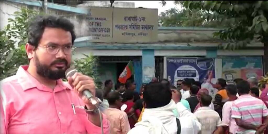 Nadia News: 'মেরুদণ্ড বিক্রি করে ফেলেছেন,' বিডিওর উদ্দেশে বিতর্কিত মন্তব্য বিজেপি বিধায়কের Nadia BJP mla controvercial