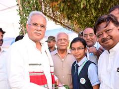 Jashpur News: 10वीं की टॉपर ने सीएम बघेल के सामने रखी IAS अफसर ख्वाहिश, मिली ये प्रतिक्रिया