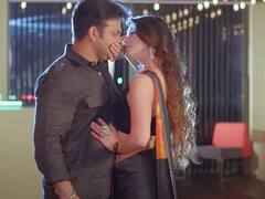 Bhojpuri Song: काली साड़ी पहनी हर्षिका को देख मचल उठा Pawan Singh का दिल, देखें रोमांटिक वीडियो