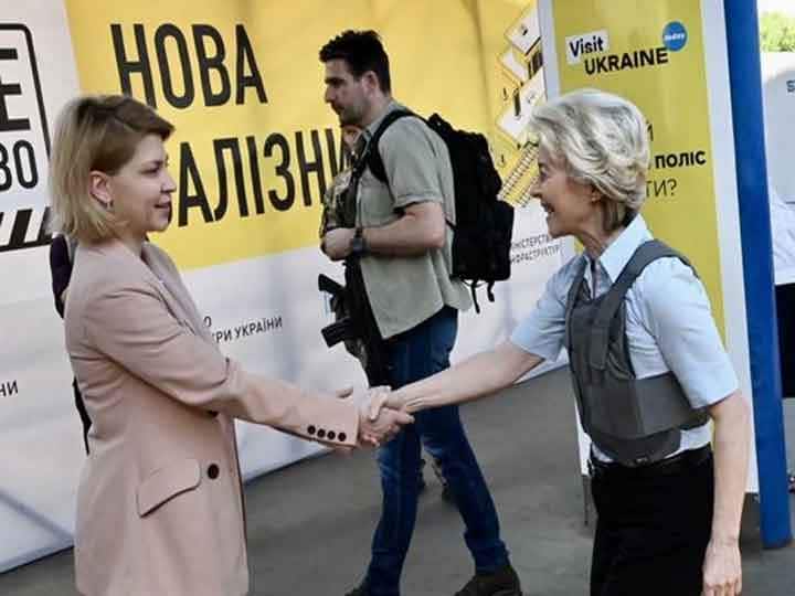 EU chief reached Ukraine, said  it was good to be back in Kyiv EU Chief Visits Ukraine: यूरोपीय संघ की प्रमुख पहुंचीं यूक्रेन, कहा- कीव में वापस आकर अच्छा लगा