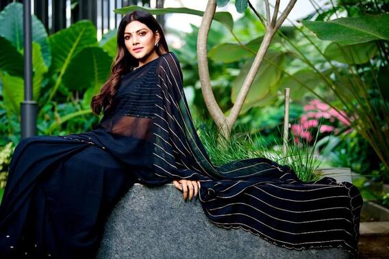 Lahari Shari Photos: ట్రెండీ లుక్ లోనే కాదు ట్రెడిషనల్ లుక్ లోనూ లహరి అదిరింది!