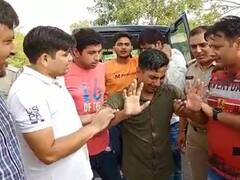 Bulandshahr News: बुलंदशहर में सर्राफा व्यापारी से रंगदारी मांगने वाले 3 बदमाशों को पुलिस ने धर दबोचा, दो के पैर में लगी गोली