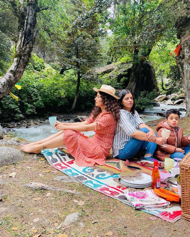 'धाकड' फ्लॉप झाल्यानंतर, कंगनाने तिच्या पुढच्या चित्रपटावर काम सुरू केले. या चित्रपटाचे नाव 'इमर्जन्सी' आहे. 'इमर्जन्सी' हा चित्रपट पिरियोडिक ड्रामा चित्रपट आहे. यामध्ये तत्कालीन पंतप्रधान इंदिरा गांधी यांच्याकडून 25 जून 1975 रोजी लागू करण्यात आलेली आणीबाणी आणि 1 जून 1964 रोजी झालेले ऑपरेशन ब्लूस्टार हे दोन मोठे निर्णय दाखवण्यात येणार आहेत. (photo:kanganaranaut/ig)