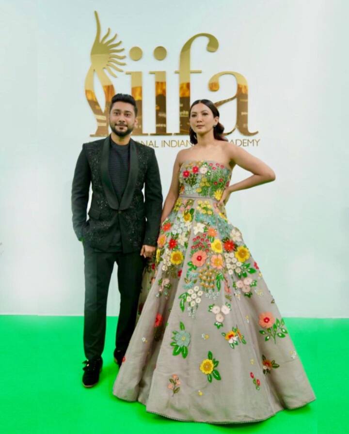इससे पहले, दोनों ने IFFA 2022 में साथ में एंट्री की थी और अपनी प्यारी केमिस्ट्री से पूरी लाइमलाइट चुरा ली थी. फ्लॉवर प्रिंट गाउन में जहां गौहर कमाल की लग रही थीं, वहीं ब्लैक सूट-बूट में जैद भी खूब जच रहे थे.