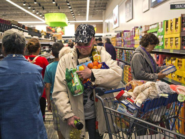 अमेरिकेला महागाईचा मोठा फटका; 40 वर्षांचा विक्रम मोडला, गरजेच्या सर्व वस्तू महागल्या Record Breaking Inflation in america - 40-year record was broken, all the necessities became expensive अमेरिकेला महागाईचा मोठा फटका; 40 वर्षांचा विक्रम मोडला, गरजेच्या सर्व वस्तू महागल्या