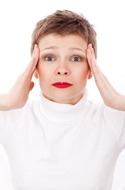 একবার মাথার যন্ত্রণা (Headache) শুরু হলে আর কোনও কাজ করাই দায় হয়ে যায়। একটানা অসহ্য যন্ত্রণায় না আসে ঘুম আর না মন দেওয়া যায় কোনও কাজে।