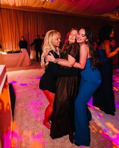 अपनी शादी में खूब नाचीं Britney Spears, जमकर किया हंगामा... देखें तस्वीरें