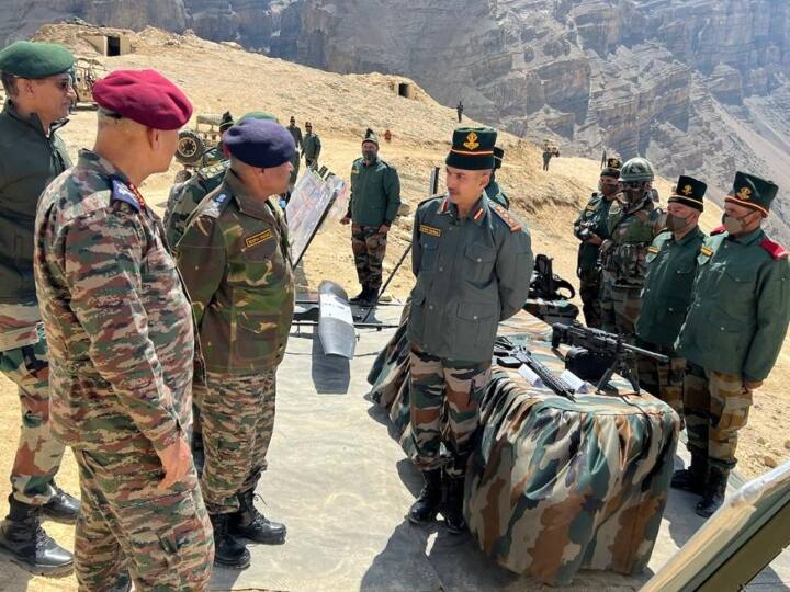 Indian Army Army Chief General Manoj Pandey visited LAC amidst conflict with China Indian Army: चीन से तनातनी के बीच थलसेना प्रमुख जनरल मनोज पांडे ने एलएसी का किया दौरा