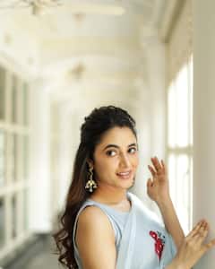 Priyanka Mohan Photos: முன் அந்தி சாரல் நீ முன் ஜென்ம தேடல் நீ.. பிரியங்கா மோகன் லேட்டஸ்ட் போட்டோஸ்..!