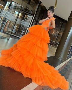 Shivangi Joshi Photos: बैकलेस फ्रिल गाउन में शिवांगी जोशी का प्रिंसेस लुक देखते ही हो जाएंगे फिदा