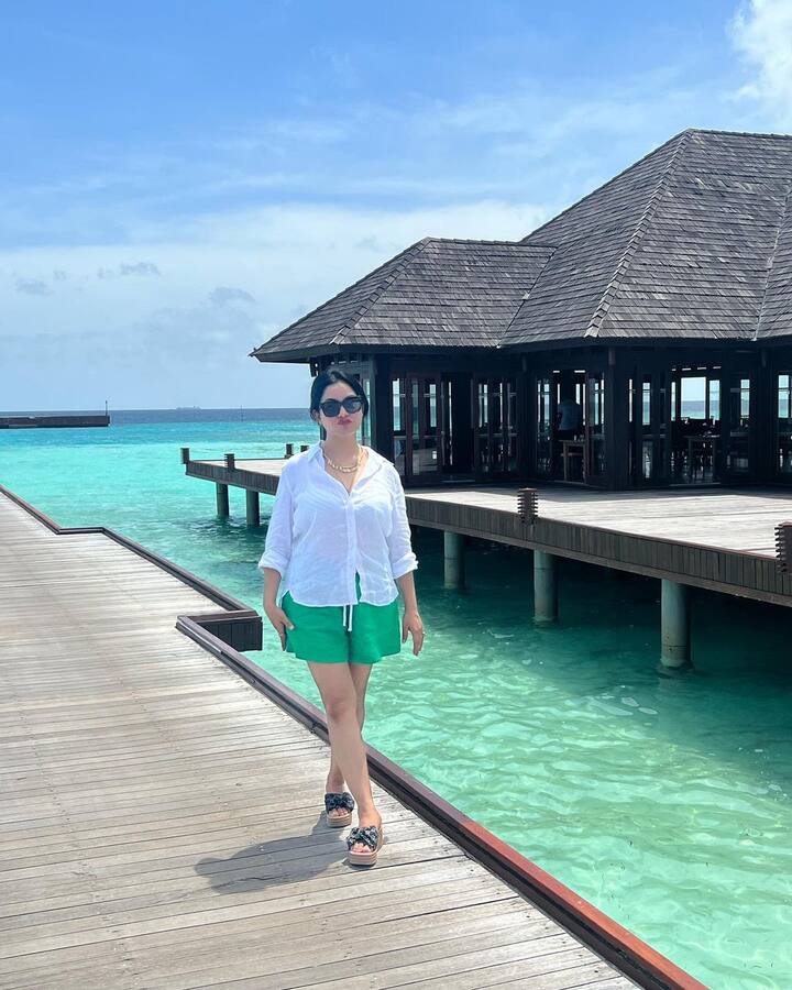 सध्या शुभांगी मालदीवमध्ये सुट्टी घालवण्यासाठी गेली आहे. तिथून ती सतत तिचे बोल्ड फोटो शेअर करत असते, जे सध्या सोशल मीडियावर मोठ्या प्रमाणात व्हायरल होत आहेत. (photo:shubhangiaofficial/ig)