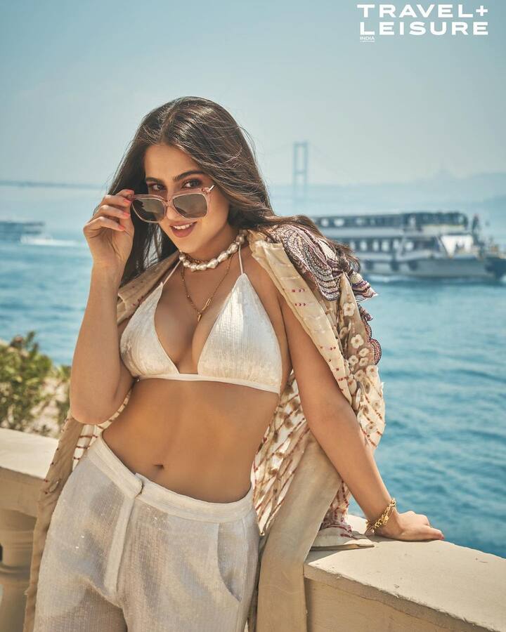 सारा सोशल मीडियाच्या माध्यमातूनही तिच्या चाहत्यांशी जोडलेली असते. ती अनेकदा तिच्या वैयक्तिक आणि व्यावसायिक आयुष्याची झलक दाखवत असते. (phoyo:saraalikhan95/ig)