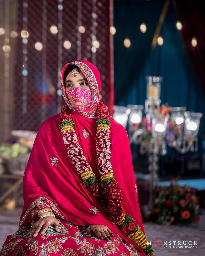 खतीजा की जितनी भी तस्वीरें सोशल मीडिया पर वायरल होती हैं उन सब में उन्होंने बुर्का पहना होता है या चेहरे को नकाब से ढका होता है. यहां तक की खतीजा ने अपनी शादी तक में चेहरे पर नकाब लगा रखा था.