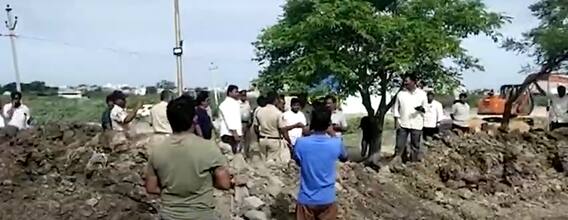 Tension In Tadipatri: భూగర్భ డ్రైనేజీ పనులు చేస్తున్న టీడీపీ నేతలపై ఎమ్మెల్యే తనయుడి దాడి| ABP Desam