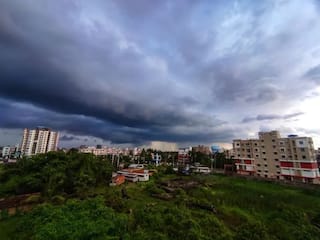 Nagpur : आज सायंकाळपर्यंत नागपुरसह विदर्भातील काही ठिकाणी मेघगर्जनेसह जोरदार पावसाची शक्यता, हवामान विभागाचा इशारा