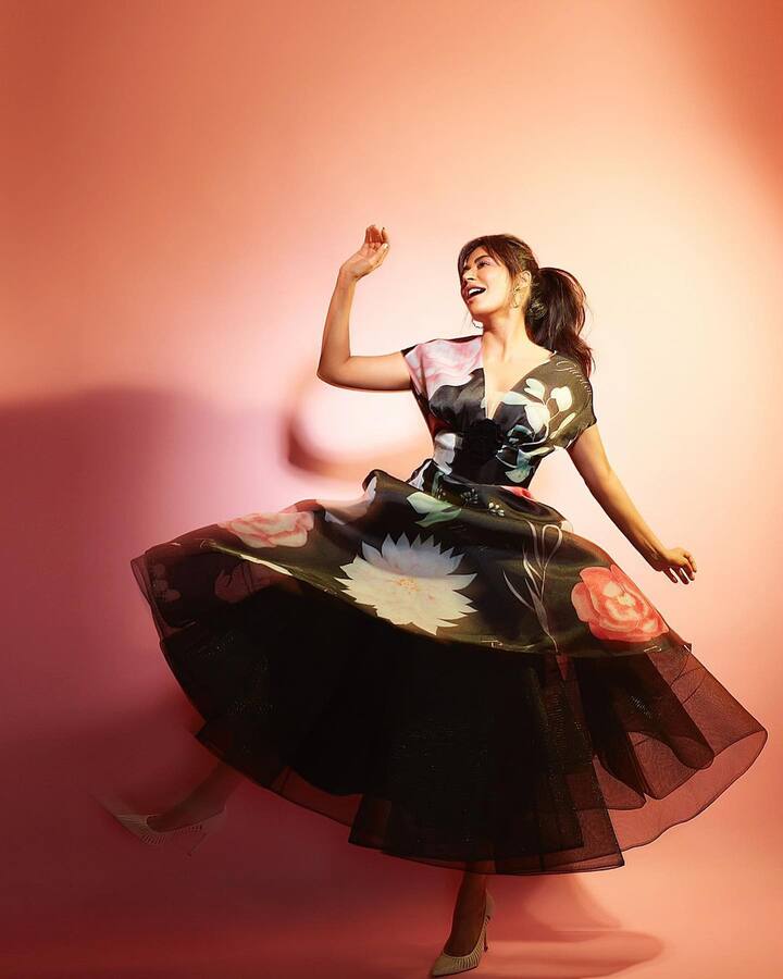 बॉलिवूडची सुंदर आणि टॅलेंटेड अभिनेत्री चित्रांगदा सिंग हे बॉलिवूडमधील एक प्रसिद्ध नाव आहे.(photo:chitrangda/ig)