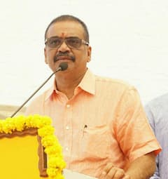 PHOTO : संजय राऊत यांच्याकडून दगाबाजी करणाऱ्या आमदारांची नावं उघड