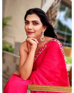 Lahari Shari Photos: ట్రెండీ లుక్ లోనే కాదు ట్రెడిషనల్ లుక్ లోనూ లహరి అదిరింది!