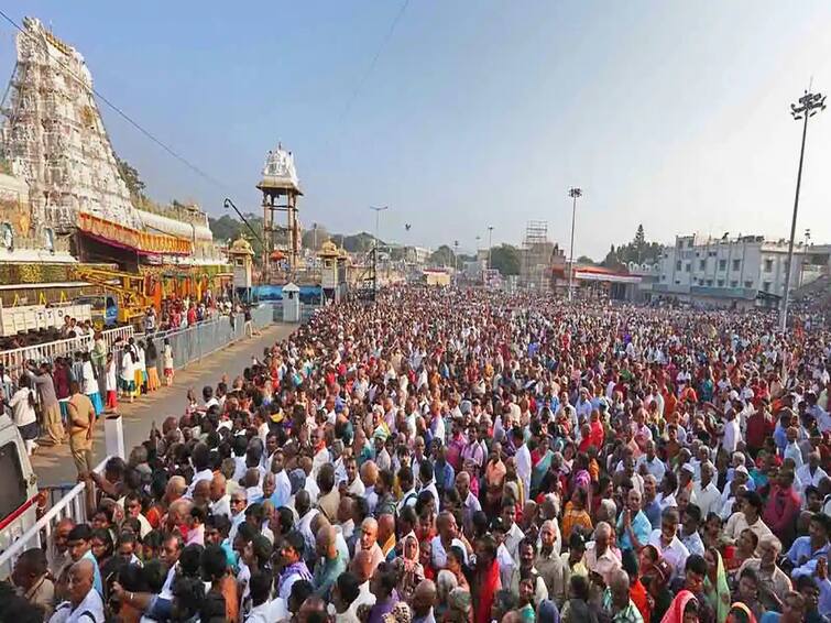 Tirumala heavy rush darshan takes two days ttd cancelled break darshans dnn Tirumala Devotees Rush : తిరుమలలో భారీగా భక్తుల రద్దీ, దర్శనానికి రెండు రోజుల సమయం, బ్రేక్ దర్శనాలు రద్దు