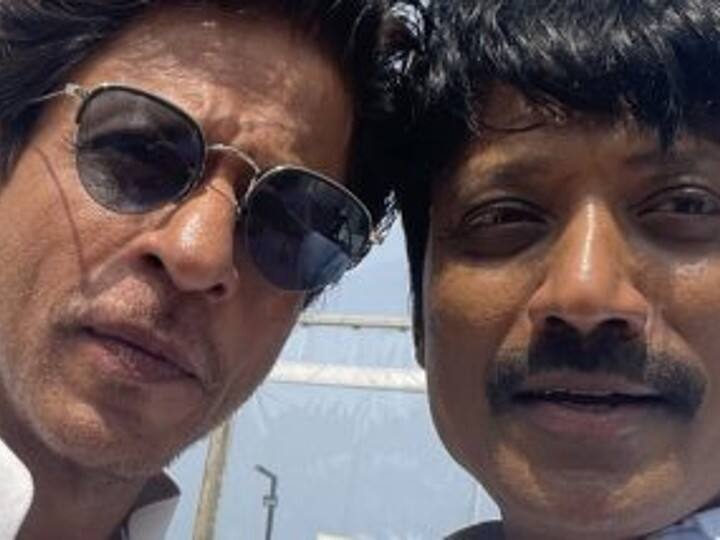 Sj Suryah Meets ShahRukh Khan fan moment in nayanthara wedding ஷாருக்கானுக்கு நன்றி தெரிவித்து ட்வீட் செய்த எஸ்.ஜே. சூர்யா.. ஏன் தெரியுமா?