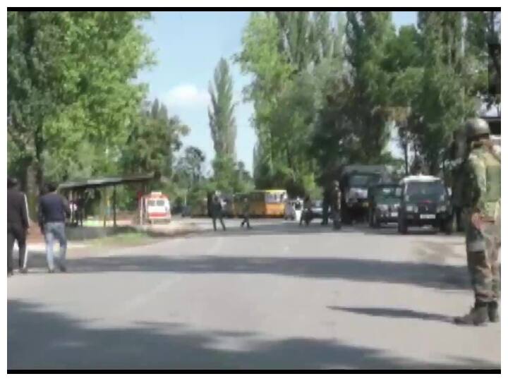 J&K: Indian Army Diffuses IED Recovered On Srinagar-Baramulla Highway | WATCH J&K: Indian Army Defuses IED Recovered On Srinagar-Baramulla Highway | WATCH