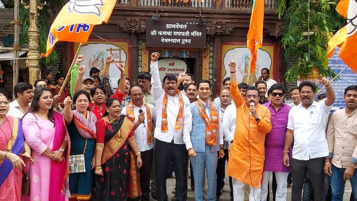 यावेळी भाजपचे शहराध्यक्ष जगदीश मुळीक आणि इतर कार्यकर्त्ये उपस्थित होते.