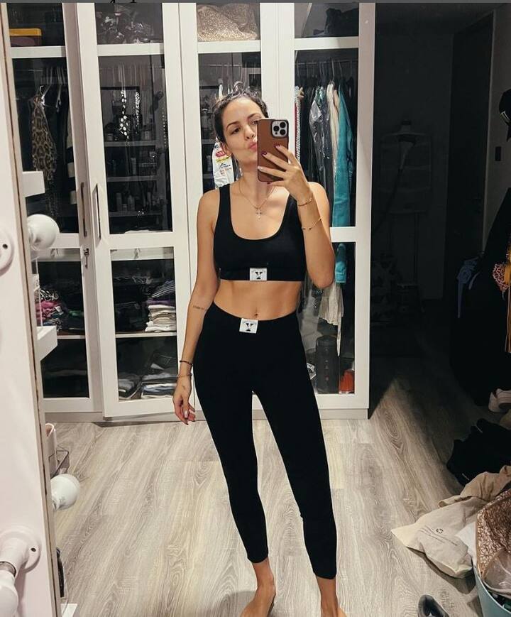 હાર્દિક પંડ્યાની પત્ની નતાશા સોશિયલ મીડિયા પર એક્ટિવ રહે છે. તે હંમેશા નવા ફોટા પોસ્ટ કરતી રહે છે.