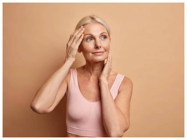 एंटी-एजिंग के लिए: नीम और फ्रेश एलोवेरा जेल को मिलाएं और इस पेस्ट को अपनी त्वचा पर लगाएं. इसे 15 मिनट तक लगा रहने दें फिर त्वचा की मालिश करते हुए ठंडे पानी से चेहरे को धोलें.