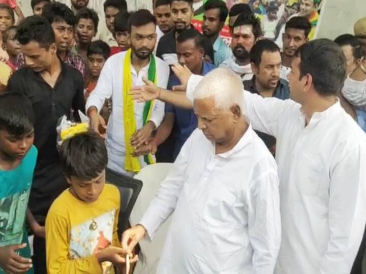 Bihar News: Tej Pratap Yadav gave gift to his father on his 75th birthday, opened Lalu Pathshala ann Bihar News: कभी सुर्खियों में था चरवाहा विद्यालय, अब तेज प्रताप ने पिता के जन्मदिन पर दिया 'लालू पाठशाला' का तोहफा