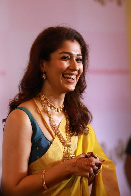 அன்பே உன் பின்னால் யாரும் அலைந்தாரா கண்ணிலும் காதல் கண்டு கலைந்தாரா