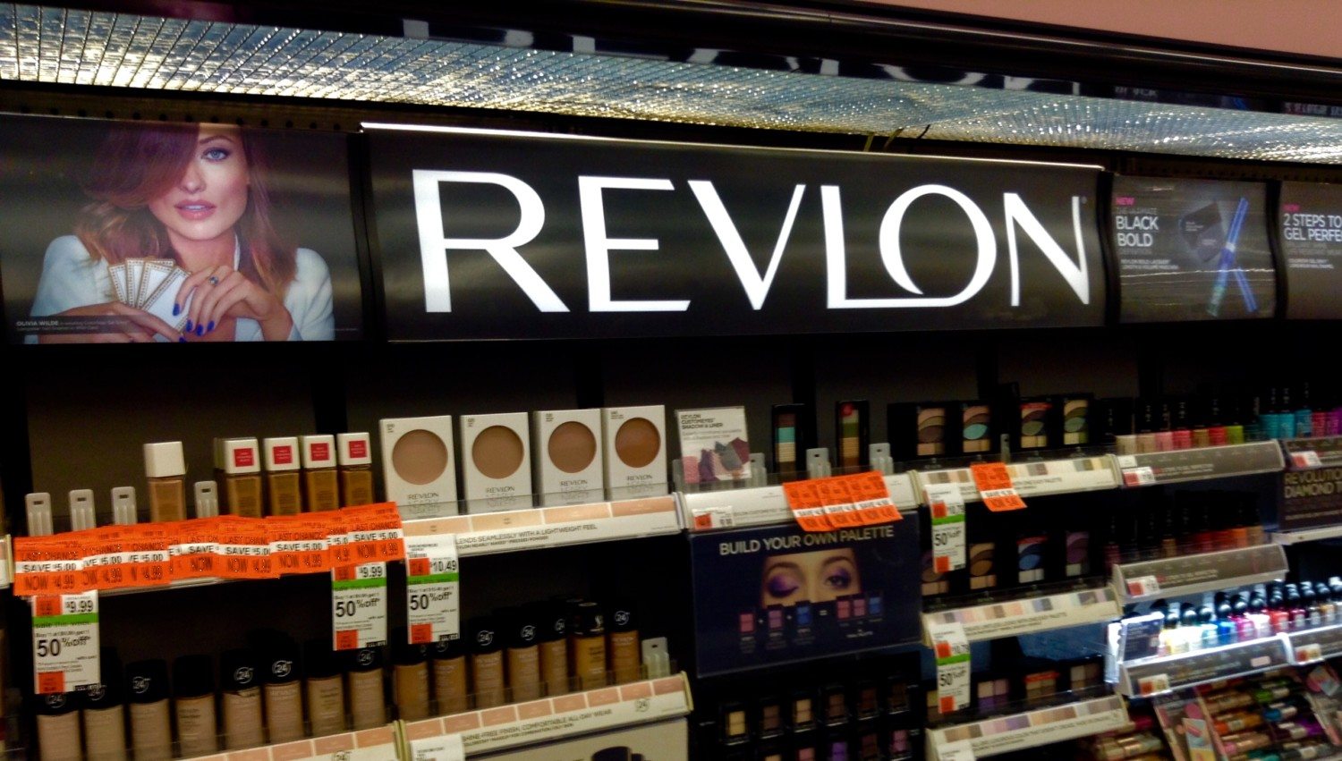 Revlon Inc. : திவாலாகும் நிலையில் பிரபல அழகுசாதன தயாரிப்பு நிறுவனம்.. கடன் சுமையில் ரெவ்லான்!