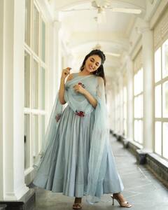 Priyanka Mohan Photos: முன் அந்தி சாரல் நீ முன் ஜென்ம தேடல் நீ.. பிரியங்கா மோகன் லேட்டஸ்ட் போட்டோஸ்..!