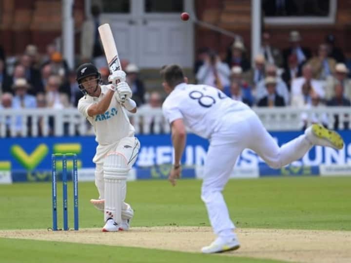Trent Boult now holds record of joint most test runs batting at no 11 Muttiah Muralitharan ENG vs NZ: ट्रेंट बोल्ट ने की मुरलीधरन के 'World Record' की बराबरी, बल्लेबाजी में किया कमाल