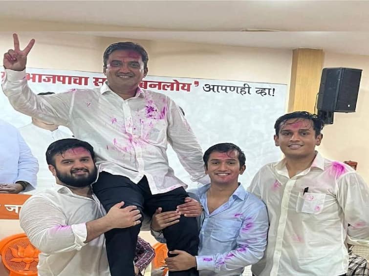 Dhananjay Mahadik indirect indicate to satej patil over kolhapur politics Dhananjay Mahadik : मुन्ना महाडिकांचा कोल्हापुरात पोहोचण्यापू्र्वीच बंटी पाटलांना अप्रत्यक्ष इशारा !