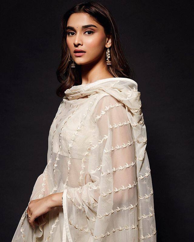 సయీకి సంబంధించిన లేటెస్ట్ ఫొటోలు మీకోసం.. (Photo Courtesy: Saiee M Manjrekar Instagram)