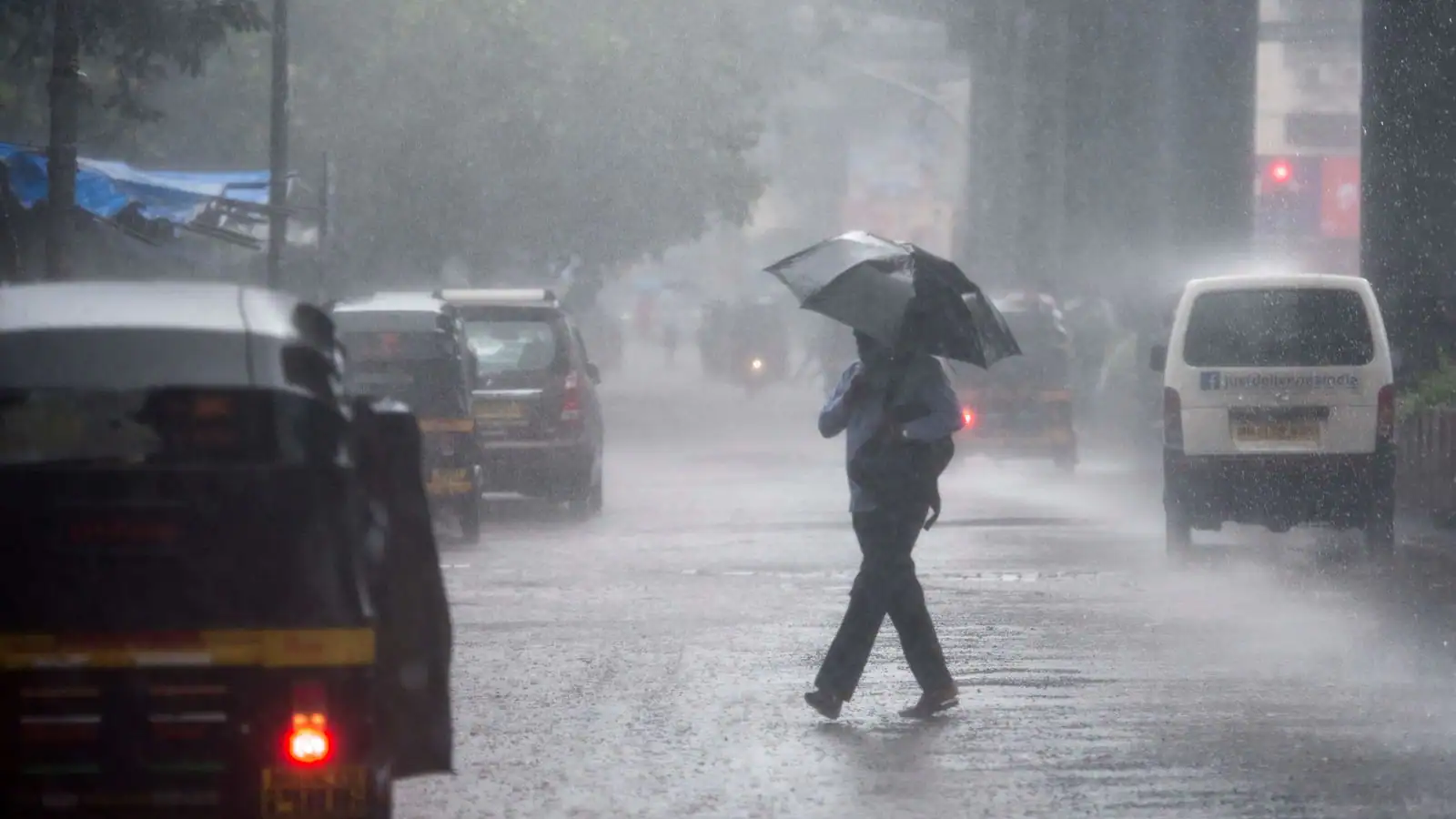 Mumbai Weather Forecast: मुंबई में आज भी गरज के साथ बूंदा-बांदी की संभावना, जानिए मौसम का लेटेस्ट अपडेट
