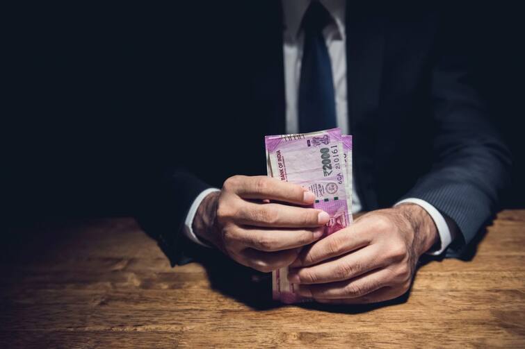 Crime in Mumbai:  Woman loses ₹13.48L on fake govt job promises Crime in Mumbai: मुंबई में सरकारी नौकरी पाने की चाहत में महिला ने गवाएं  ₹13.48 लाख, ठगों ने प्लान बनाकर ऐसे ठगा