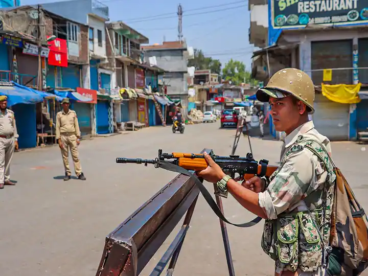 Jammu Kashmir 3 Let Terrorists killed in pulwama Encounter   Jammu Kashmir : ਪੁਲਵਾਮਾ 'ਚ ਸੁਰੱਖਿਆ ਬਲਾਂ ਨੂੰ ਮਿਲੀ ਵੱਡੀ ਕਾਮਯਾਬੀ, ਲਸ਼ਕਰ ਦੇ ਤਿੰਨ ਅੱਤਵਾਦੀ ਢੇਰ, ਸਰਚ ਆਪਰੇਸ਼ਨ ਜਾਰੀ