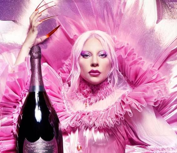 વિચિત્ર ફેશન સેંસના કારણે ચર્ચામાં રહે છે Lady Gaga