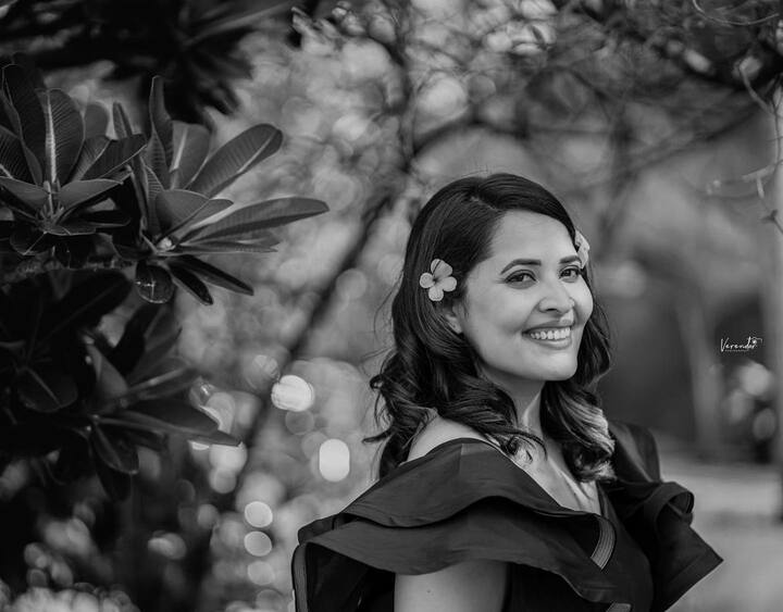 బుల్లితెరపై, వెండితెరపై దూసుకుపోతుంది అనసూయ. (Courtesy: Anasuya Instagram)