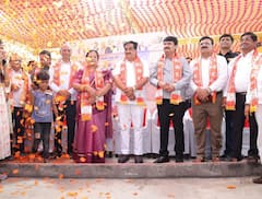 Photos: સી આર પાટીલે ફેરવ્યો ભમરડો, લખોટી પણ રમ્યા