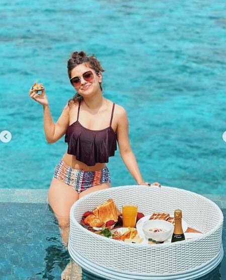 20 years old tv actress avneet kaur shares her beach and bikini photos from maldives 20 વર્ષની ઉંમરે હસીનાએ બીચ પર બતાવ્યો બૉલ્ડ લૂક, ટીવીમાંથી હવે ફિલ્મોમાં કરવા જઇ રહી છે ડેબ્યૂ, જાણો
