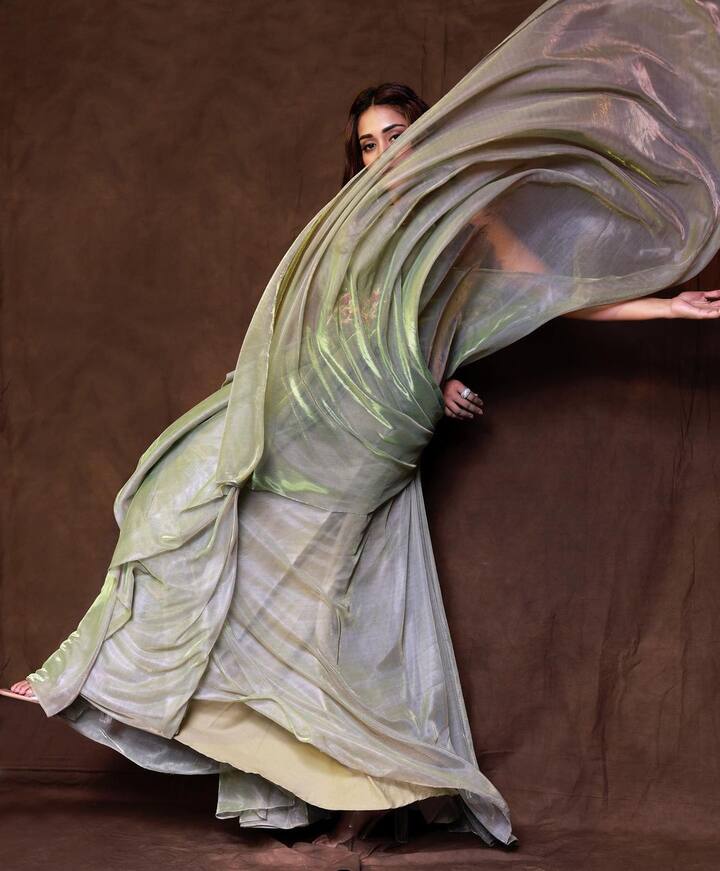 கோட்டா கீப் மை ஹெட் அப் யூ கான்ட் சி மை ஹெட் டவ்ன் நோ வாட்