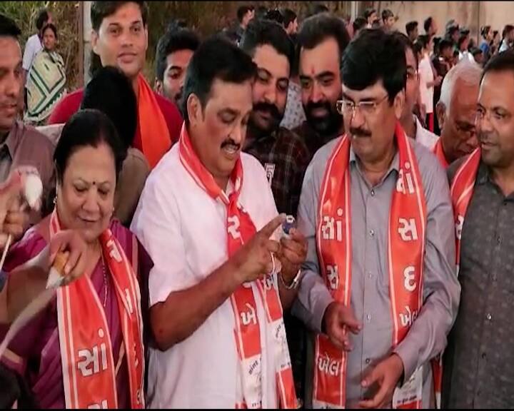 ચૂંટણીના વર્ષમાં ભાજપના અધ્યક્ષ સહિતના નેતાઓએ બાળપણની યાદો તાજી કરી હતી. ભમરડો ભમાવાથી લઈ,લખોટી રમવાની નેતાઓએ મજા માણી હતી.