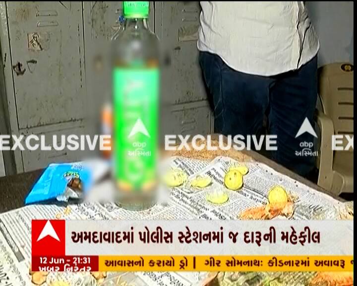 Ahmedabad Traffic Police personnel were caught drunk at Sardar Patel Stadium traffic police outpost અમદાવાદ શહેર પોલીસનું કારસ્તાનઃ ટ્રાફિક પોલીસ ચોકીમાં જ દારુ પાર્ટી કરતા પોલીસ કર્મચારી ઝડપાયા