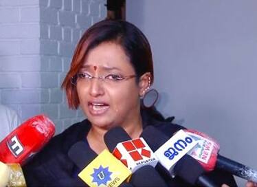 Gold Smuggling Case: फूट-फूटकर रोईं केरल गोल्ड स्मगलिंग केस की मुख्य आरोपी स्वप्ना सुरेश, बोलीं- ‘मुझे मारकर कहानी खत्म करो’ Please kill me, end this story now, Gold smuggling case accused Swapna Suresh Gold Smuggling Case: फूट-फूटकर रोईं केरल गोल्ड स्मगलिंग केस की मुख्य आरोपी स्वप्ना सुरेश, बोलीं- ‘मुझे मारकर कहानी खत्म करो’