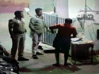 எனக்கே இடமில்லையா... பைக் ஸ்டாண்ட் ஊழியருக்கு பளார் - காவலரை சஸ்பெண்ட் செய்த எஸ்.பி.,