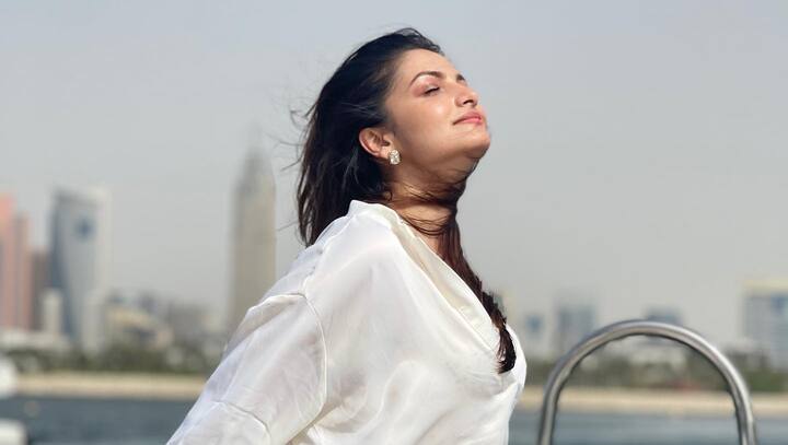 একের পর এক ছবি মুক্তির পরে দুবাই সফরে পাড়ি দিয়েছেন অভিনেত্রী তনুশ্রী চক্রবর্তী (Tnusree Chakraborty)। আর ছবির প্রচার শেষ হতেই ছুটি কাটাতে দুবাই পাড়ি দিলেন তনুশ্রী।