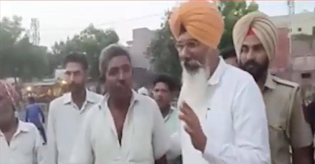 ਪੰਜਾਬ 'ਚ 'AAP' ਵਿਧਾਇਕ ਦੀ ਵੀਡੀਓ ਵਾਇਰਲ: ਜੇ ਕੋਈ ਪੀਂਦਾ ਹੈ ਤਾਂ ਚੰਗੀ ਸ਼ਰਾਬ ਮੁਹੱਈਆ ਕਰਵਾਉਣਾ ਸਰਕਾਰ ਦਾ ਫਰਜ਼ Video of AAP MLA goes viral in Punjab: It is the duty of the government to provide good liquor if one drinks ਪੰਜਾਬ 'ਚ 'AAP' ਵਿਧਾਇਕ ਦੀ ਵੀਡੀਓ ਵਾਇਰਲ: ਜੇ ਕੋਈ ਪੀਂਦਾ ਹੈ ਤਾਂ ਚੰਗੀ ਸ਼ਰਾਬ ਮੁਹੱਈਆ ਕਰਵਾਉਣਾ ਸਰਕਾਰ ਦਾ ਫਰਜ਼